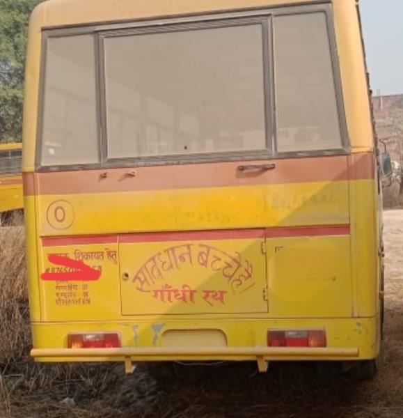 Mahindra Tourister image 3
