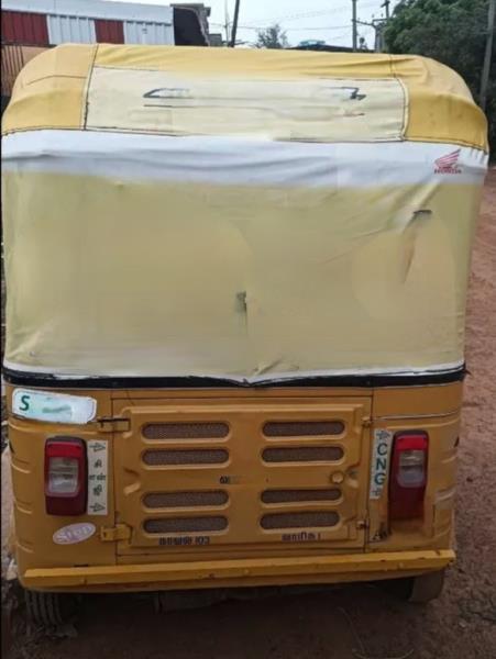 Bajaj RE image 3