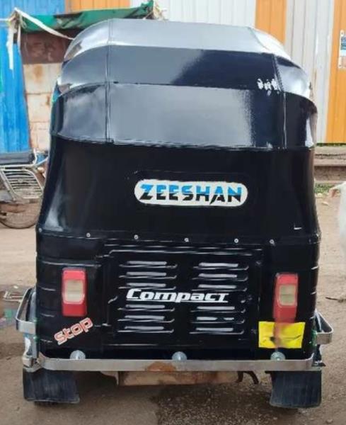 Bajaj RE image 3
