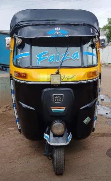 Bajaj RE image 2