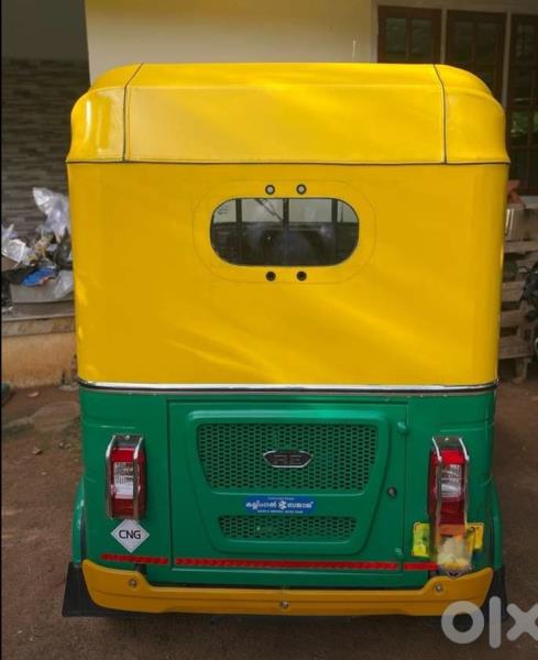 Bajaj RE image 2
