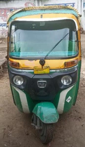 Bajaj RE image 2