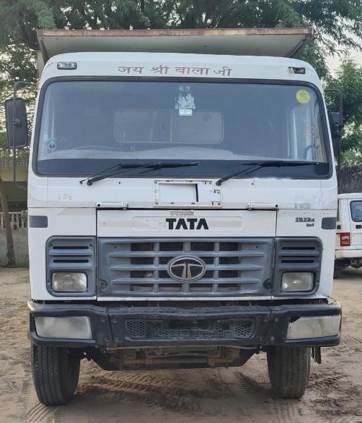 Tata 2523
