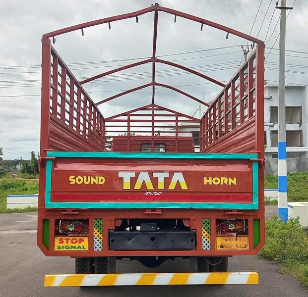 Tata 1212 image 4