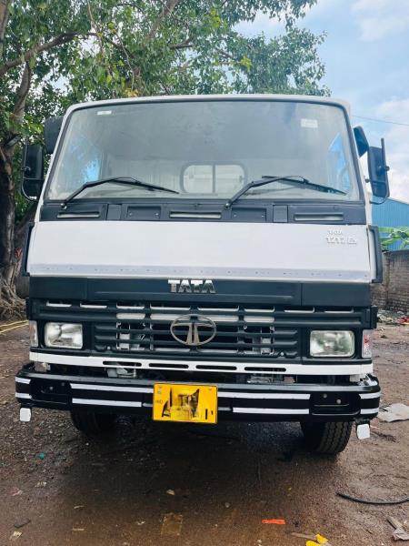 Tata 1212 image 2