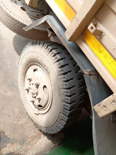 Eicher 1049 image 3