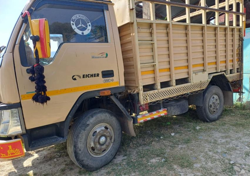 Eicher 1049 image 2