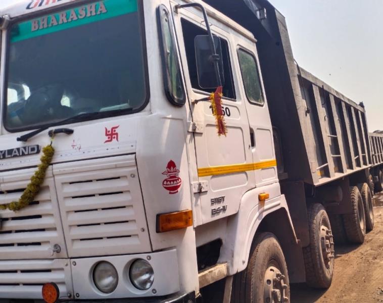 Ashok Leyland 3118 image 2