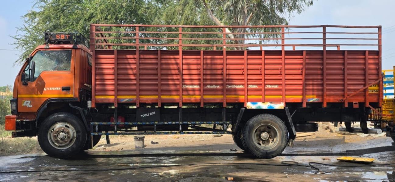 Eicher 1110 image 2