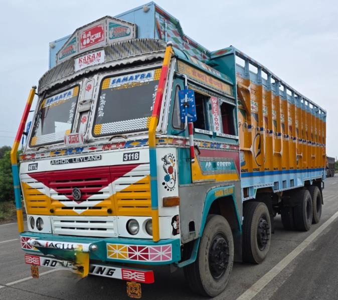 Ashok Leyland 3118 image 2