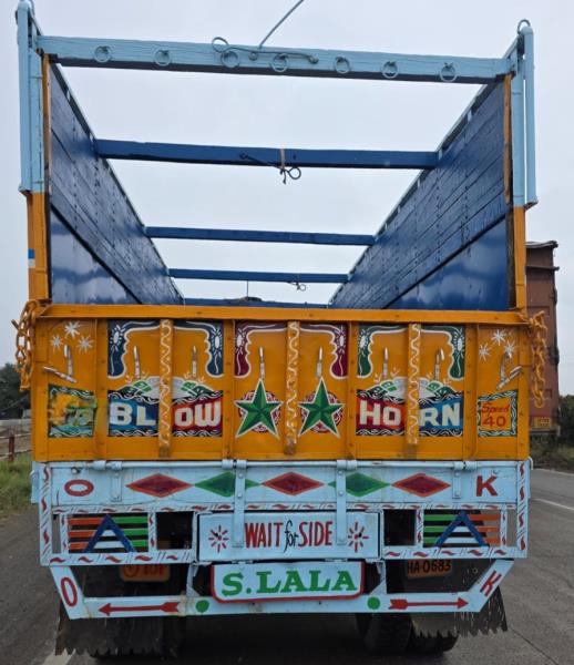 Ashok Leyland 3118 image 4