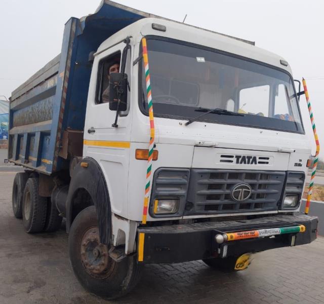 Tata 4923 image 2