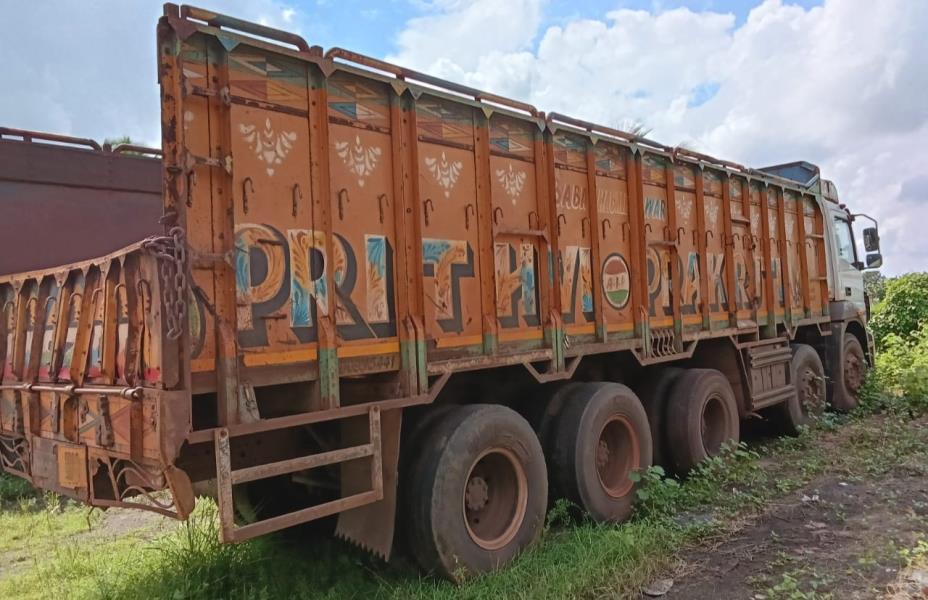BharatBenz 4928 image 2