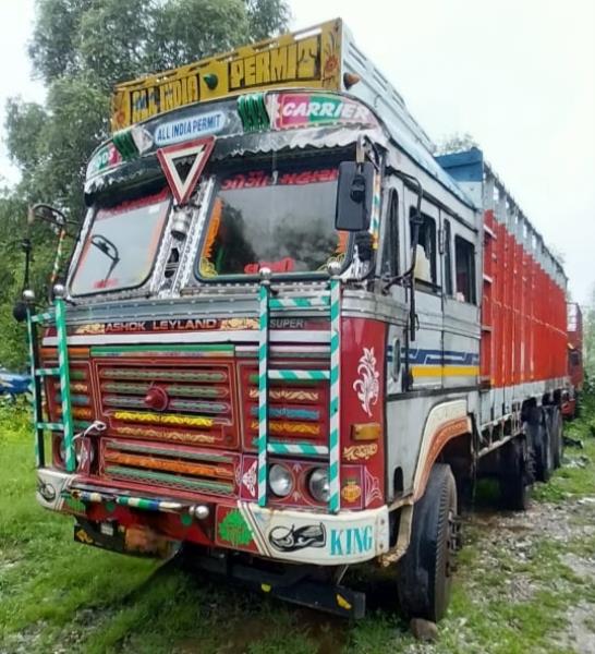 Ashok Leyland 3118 image 2