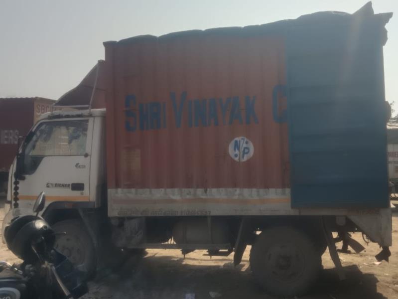 Eicher 1049 image 2