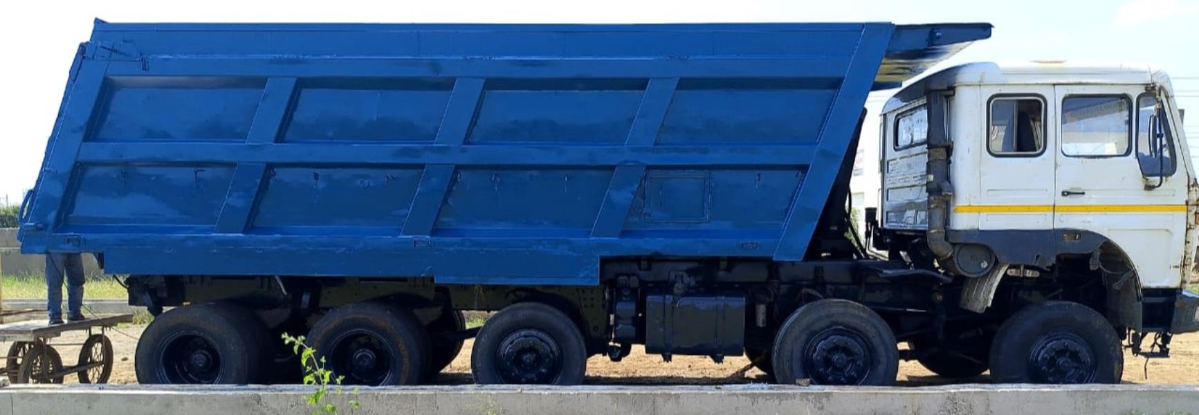 Tata 3718 image 3