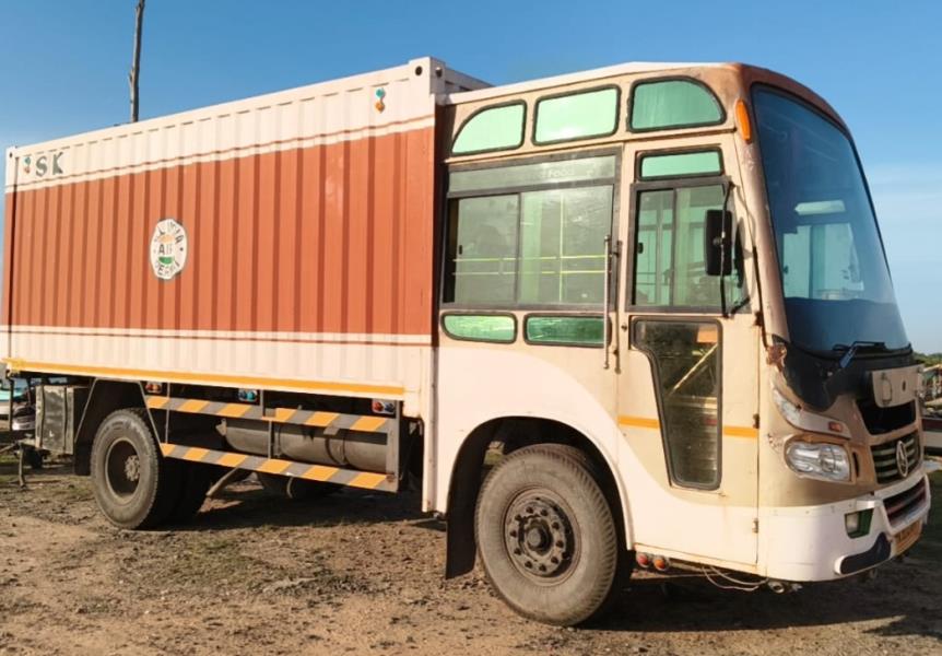Ashok Leyland 1616 image 2
