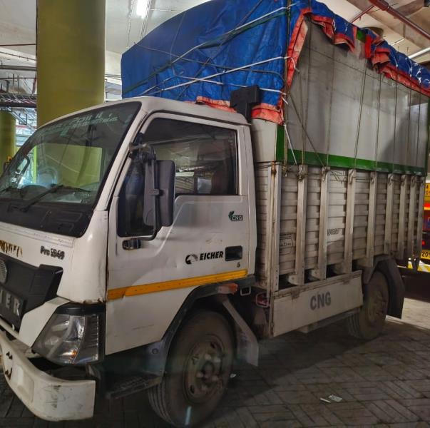 Eicher 1049 image 2