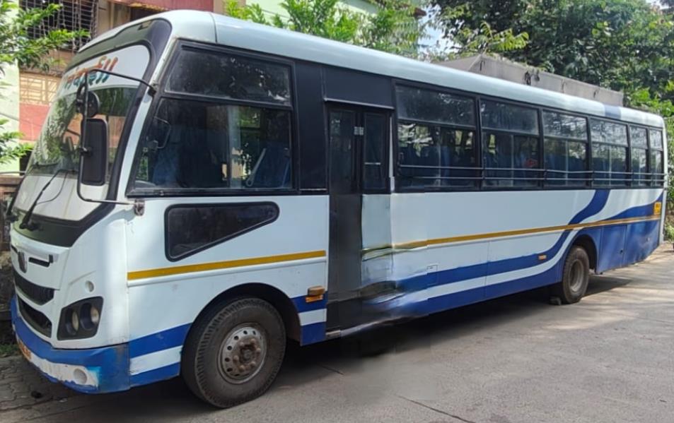 Eicher 2090 L image 2