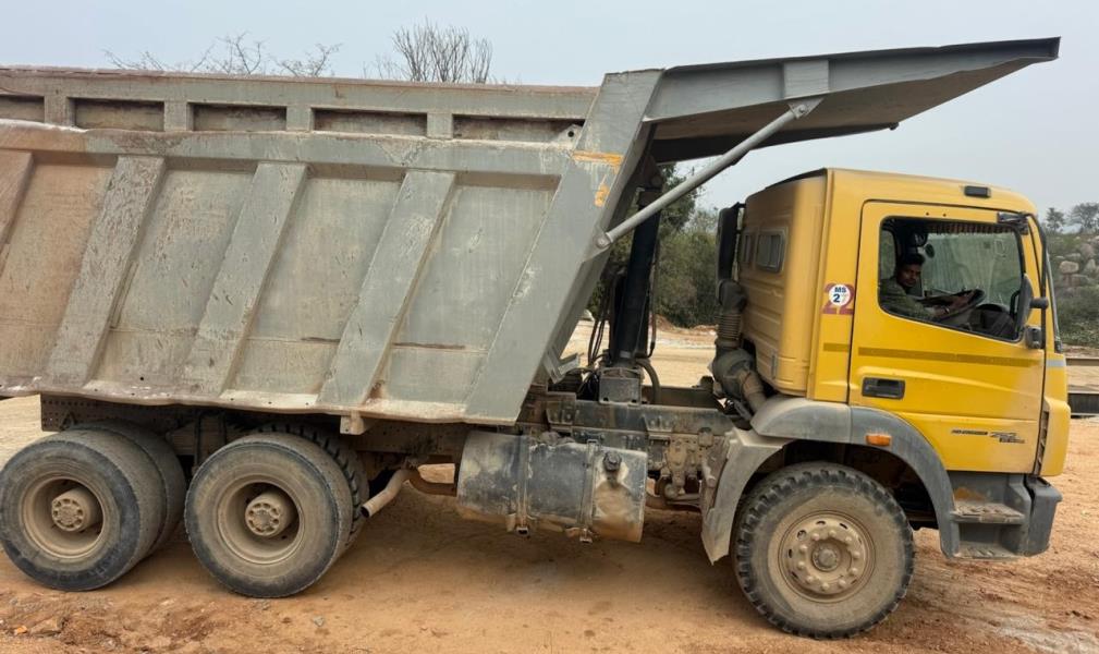 BharatBenz 2528C image 2