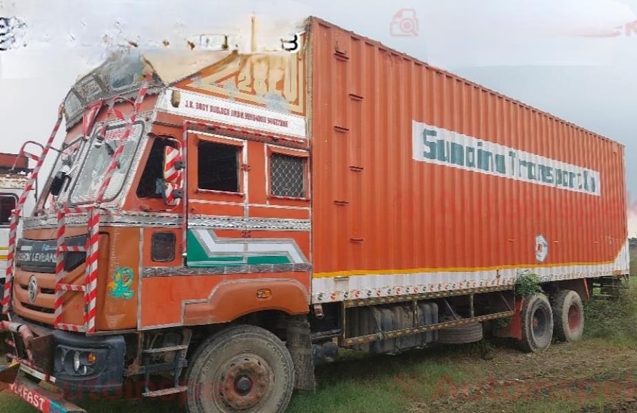 Ashok Leyland 2820 image 3