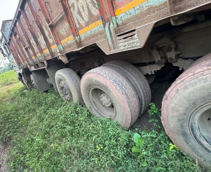 Ashok Leyland 3718 image 4