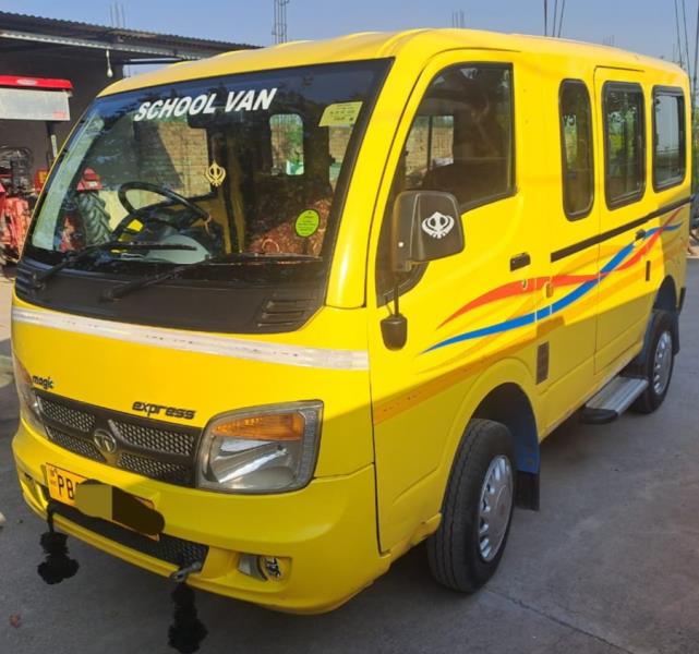 Tata Magic Express image 2