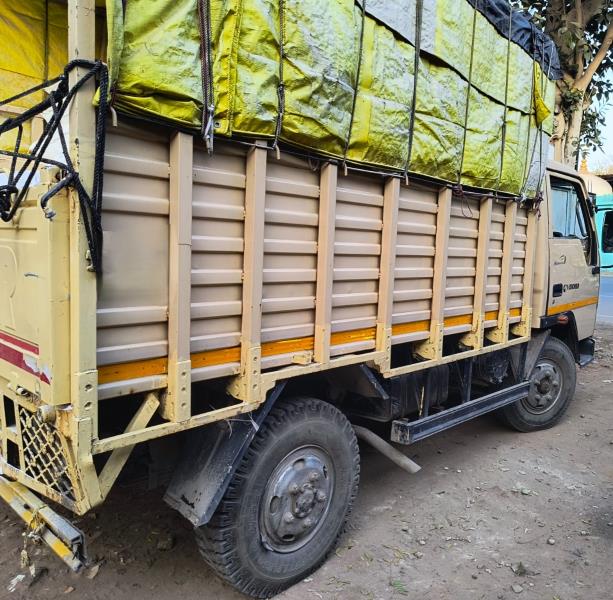 Eicher 1049 image 3
