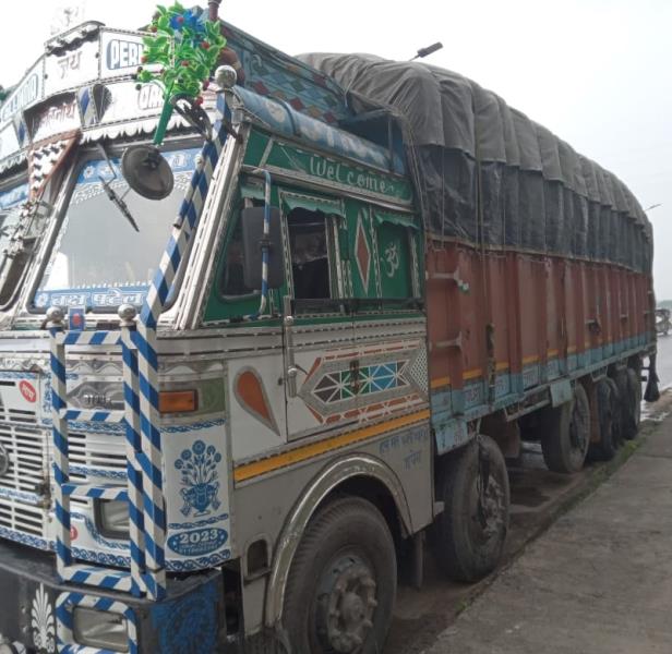 Tata 3718 image 2