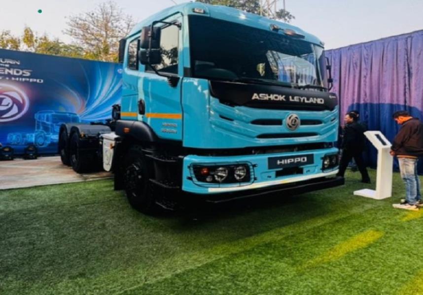 Ashok Leyland Hippo 5536 - 6x4 Tractor Trailer photo 1