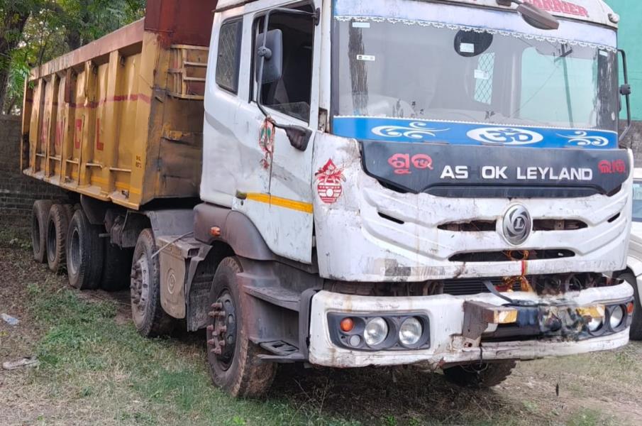 Ashok Leyland 4825 image 2