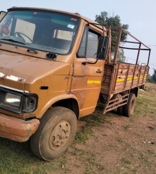Tata 709 image 2