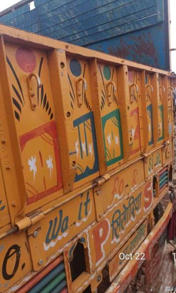 Ashok Leyland 4825 image 2