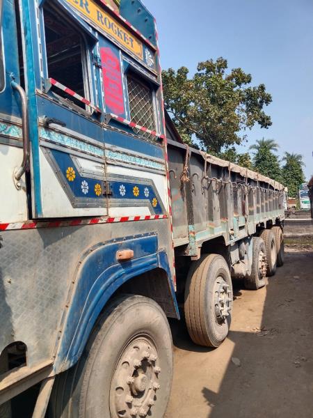 Ashok Leyland 3718 image 2