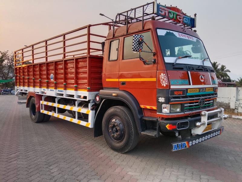 Tata 1512 image 2