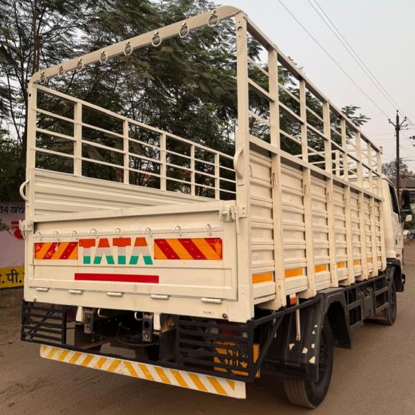 Tata 712 image 4