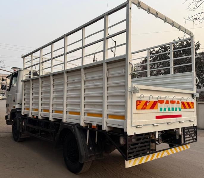 Tata 712 image 3
