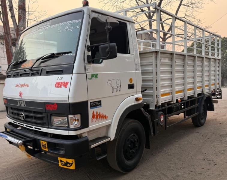 Tata 712
