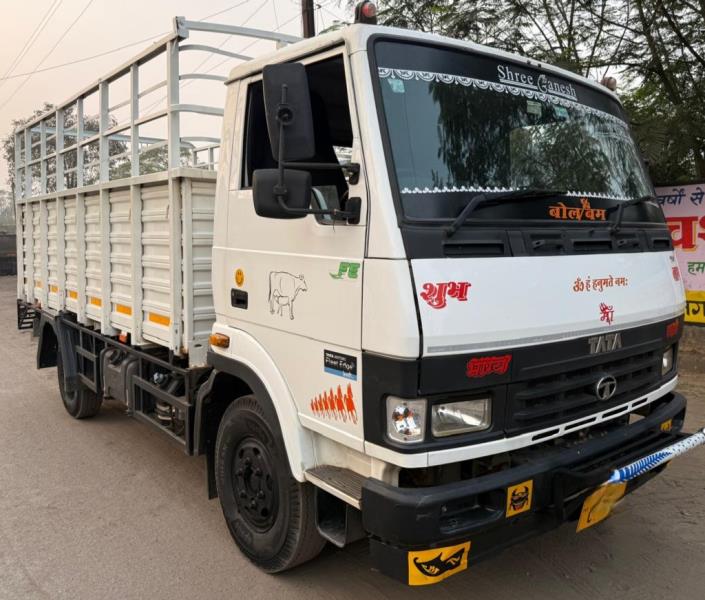 Tata 712 image 2
