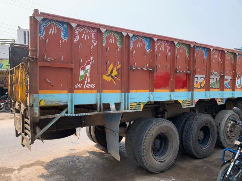 Ashok Leyland 3718 image 4