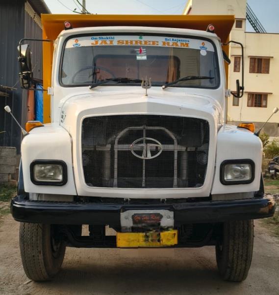 Tata 1613 image 2