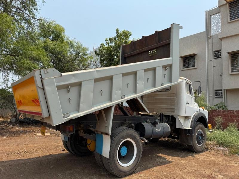 Tata 1613 image 3