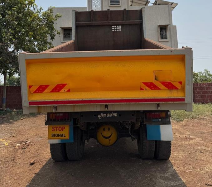 Tata 1613 image 4