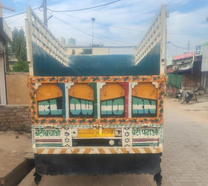 Mahindra Bolero Maxi Truck image 5