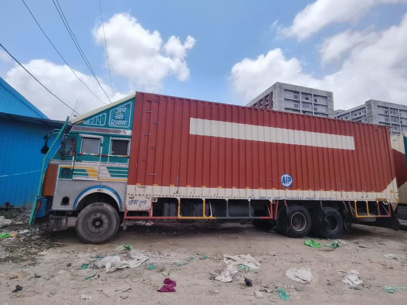 Ashok Leyland 2820 image 2
