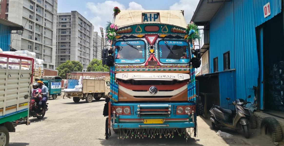 Ashok Leyland 2820 image 2