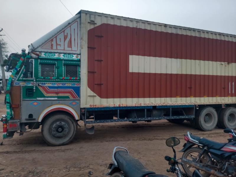 Ashok Leyland 2820 image 2