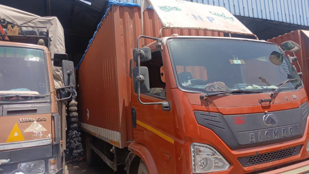 Eicher 2110 image 4