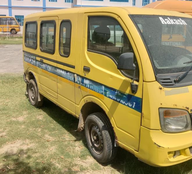 Tata Magic Express image 2