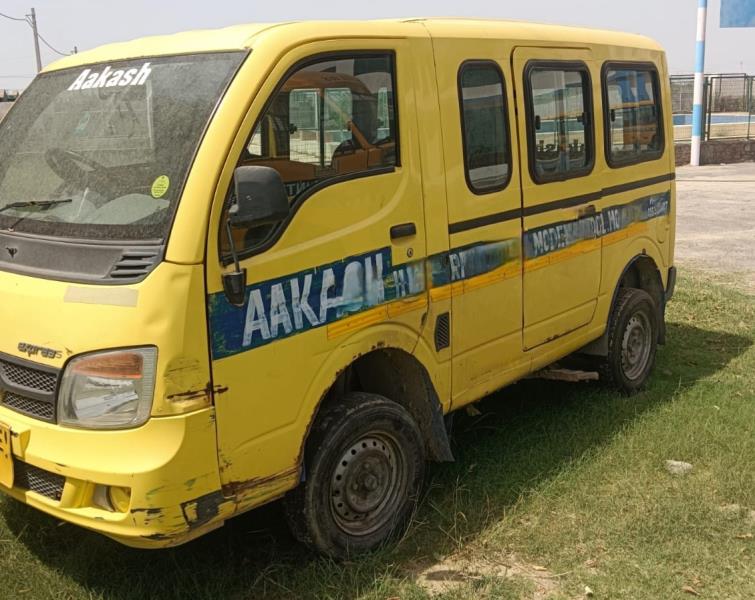 Tata Magic Express image 3